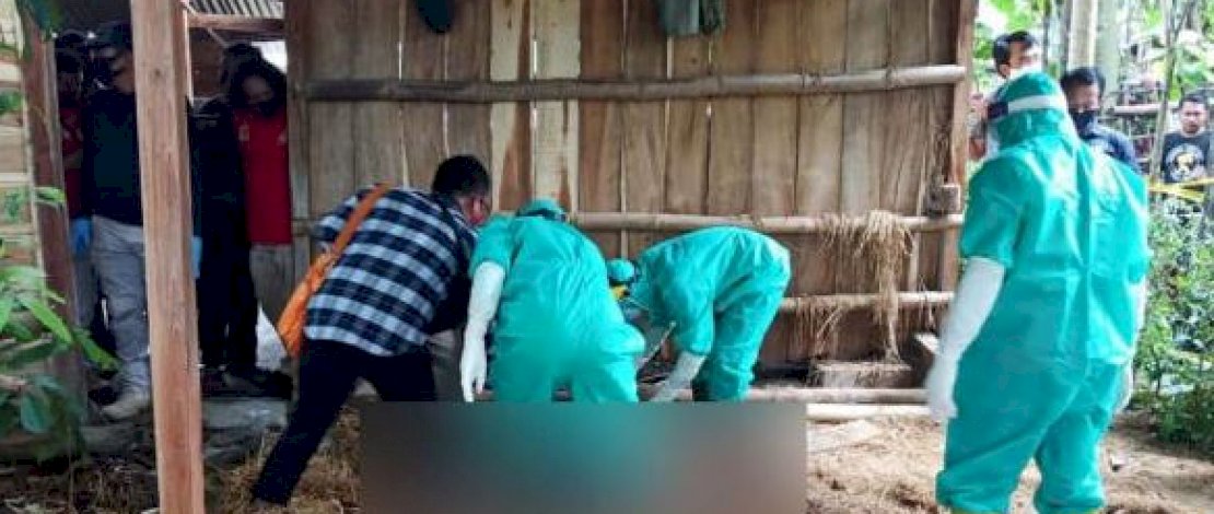 Proses identifikasi di TKP pembunuhan janda di Ngawi.