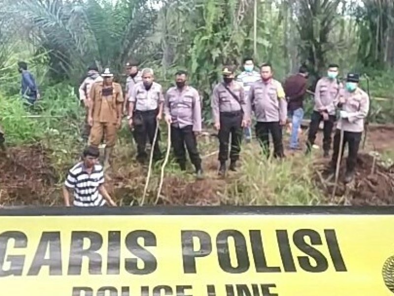 Disangka Kayu Ternyata Tulang Manusia, Ada Celana Dalam Pink dan Tanktop