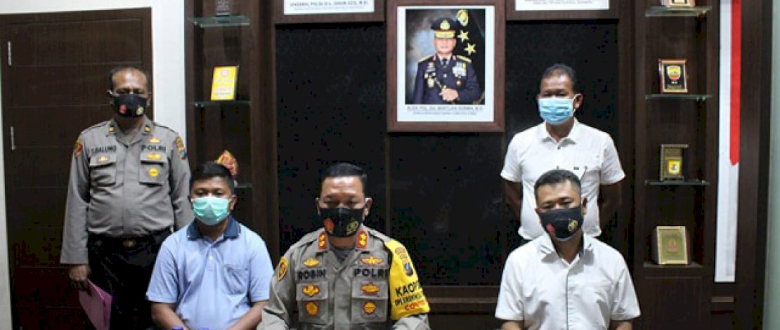 Kapolres Serdang Bedagai, AKBP Robinson Simatupang, memberikan penjelasan seputar kematian tahanan pemerkosa anak. Kapolres Serdang Bedagai, AKBP Robinson Simatupang, memberikan penjelasan seputar kematian tahanan pemerkosa anak.