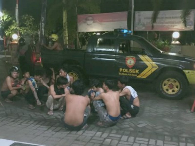 Belasan Remaja di Makassar Diamankan Saat Asyik Pesta Miras
