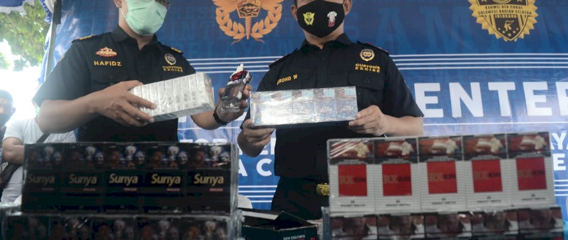Suasana pemusnahan rokok ilegal di Bea Cukai Parepare. (Foto: Zul Kifli)