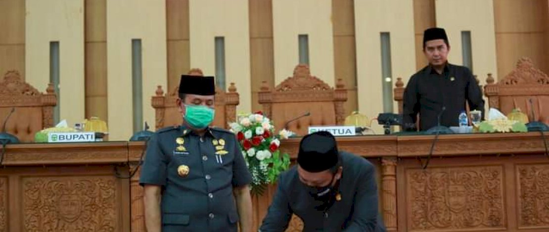 Penandatanganan penetapan Perda APBD 2020 Pemkab Luwu.