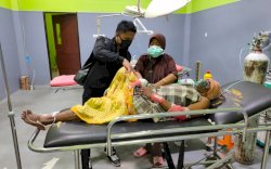 Disabet Kapak oleh Tetangganya, Warga Pulau Sembilan Alami Luka Serius dan Dirujuk ke RSUD Sinjai