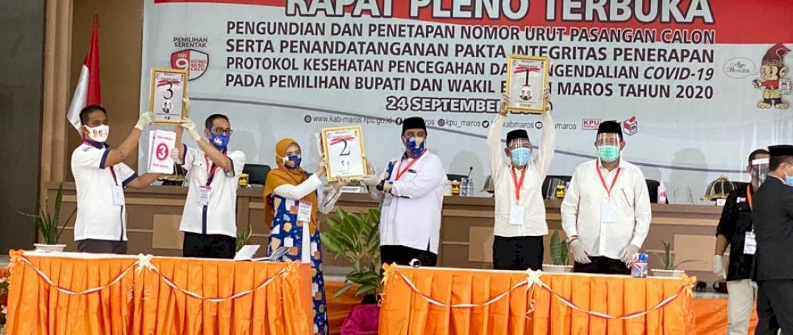 Tiga pasang kandidat kepala daerah Maros, mengangkat nomor urut yang mereka dapat pada pengundian nomor urut, Kamis, (24/9/2020). Tiga pasang kandidat kepala daerah Maros, mengangkat nomor urut yang mereka dapat pada pengundian nomor urut, Kamis, (24/9/2020).