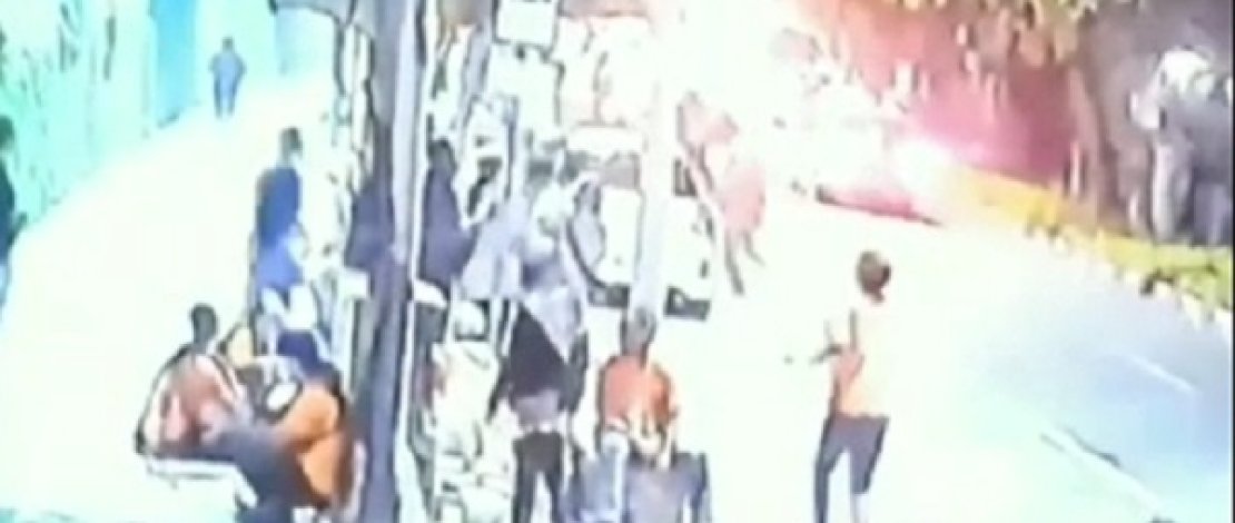 Tangkapan layar CCTV penusukan tim Appi di Palmerah, Jakarta Pusat. 