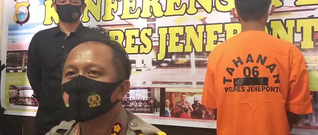Pelaku penikaman di Jeneponto, dihadirkan dalam konferenai pers di Mapolres Jeneponto.