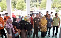 Pemkab Takalar Semprotkan Disinfektan di Titik Kumpul Warga