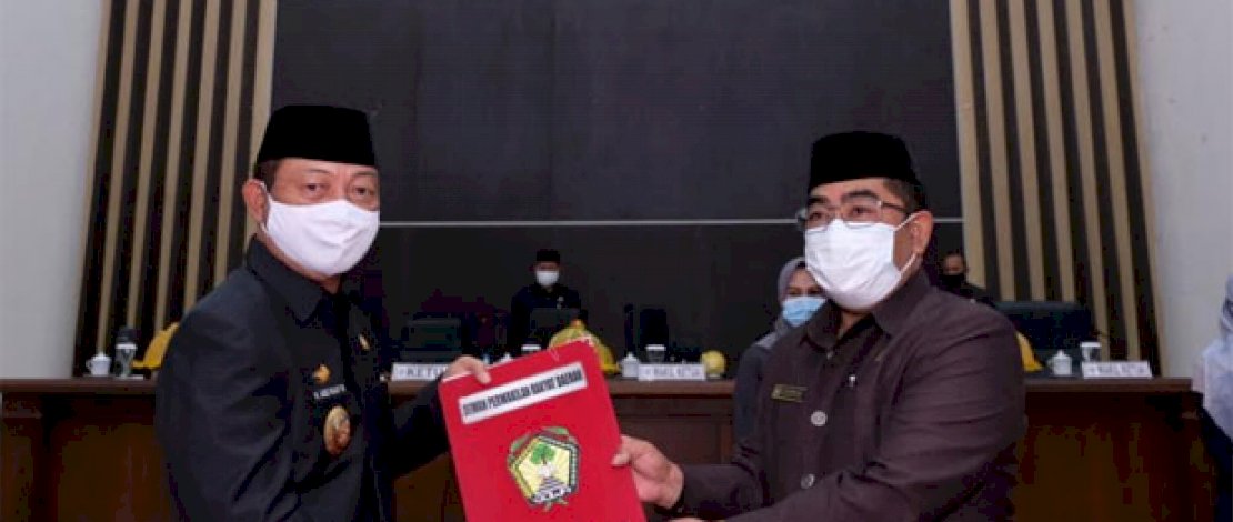 Wakil Bupati Gowa Serahkan Ranperda Wajib Masker Untuk Dibahas