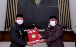 Wakil Bupati Gowa Serahkan Ranperda Wajib Masker Untuk Dibahas