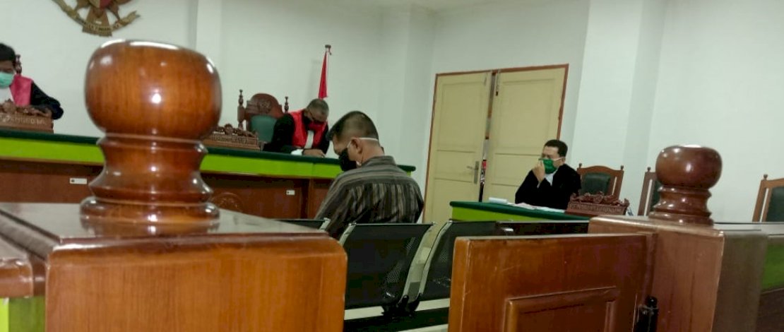 Terdakwa kasus dugaan penggelapan uang Rp1 miliar, Iptu Yusuf Purwantoro saat sidang di pengadilan negeri Makassar Juni 2020 lalu.