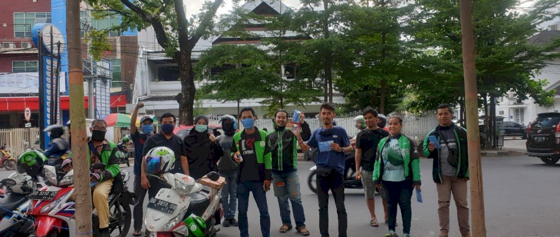 Bareng Komunitas Dokter, Fadli Ananda Bagikan Puluhan Ribu Masker ke Warga