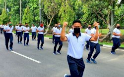 Cegah Corona, Personel Lantamal VI Olahraga Pakai Masker