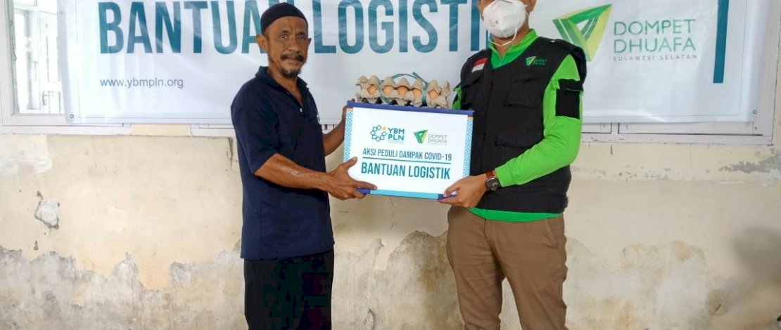 Dompet Dhuafa dan YBM PLN Berikan Sembako untuk Pekerja Informal