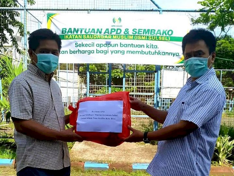 ISMI Sulsel Bagi-bagi Ribuan APD dan Masker untuk Atasi Covid-19