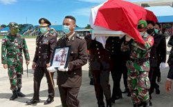 3 Polisi yang Gugur Tiba di Merauke, Dibawa ke Rumah Duka