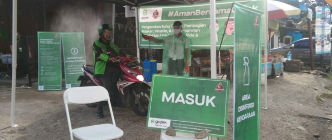 Driver Gojek di Makassar Diberi Masker dan Disemprot Disinfektan Setiap Hari