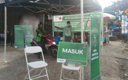 Driver Gojek di Makassar Diberi Masker dan Disemprot Disinfektan Setiap Hari