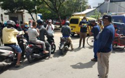 Karang Taruna Parepare Bagi-bagi Masker Gratis ke Warga