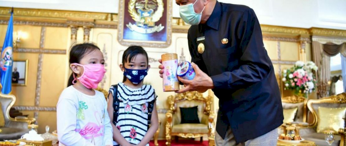 2 Anak Penjual Cendol Sumbangkan Isi Celengannya untuk Tangani Covid-19 