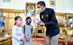 2 Anak Penjual Cendol Sumbangkan Isi Celengannya untuk Tangani Covid-19 