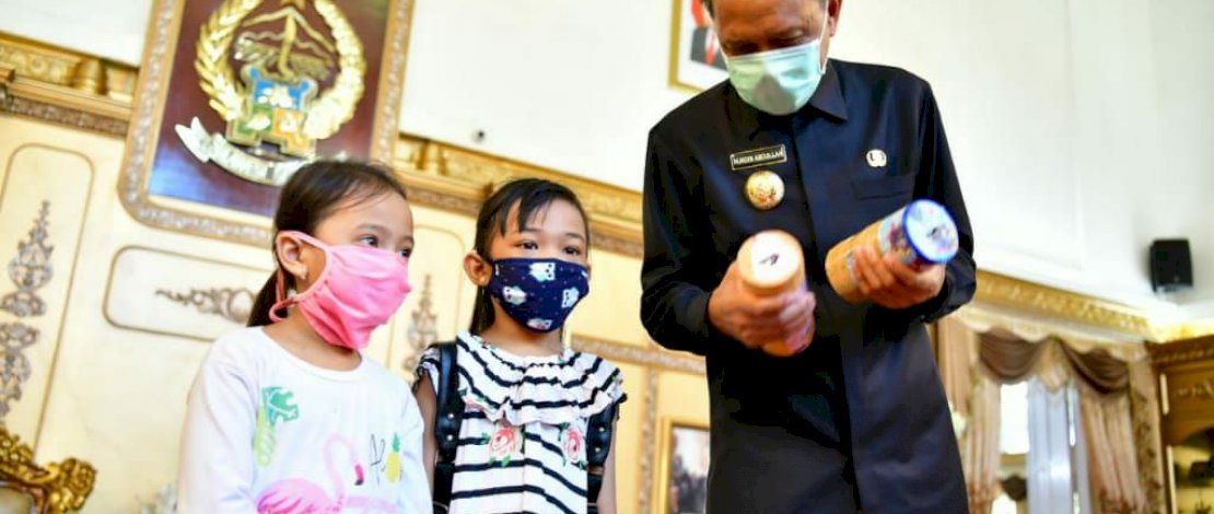 2 Anak Penjual Cendol Sumbangkan Isi Celengannya untuk Tangani Covid-19 