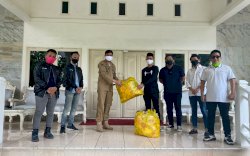 Dukung PSBB, Komunitas Anak Baik-Baik Serahkan Ribuan Masker ke Pemkab Gowa