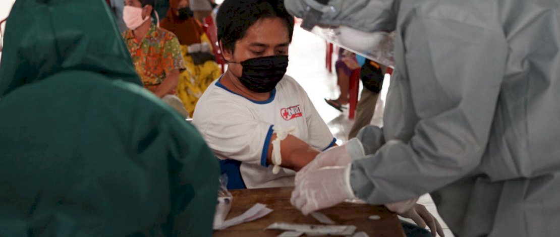  Puluhan Pedagang Pasar Lakessi Parepare Ikut Rapid Test, 6 Orang Positif