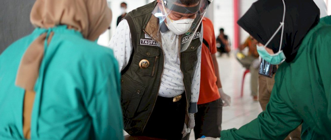  Puluhan Pedagang Pasar Lakessi Parepare Ikut Rapid Test, 6 Orang Positif