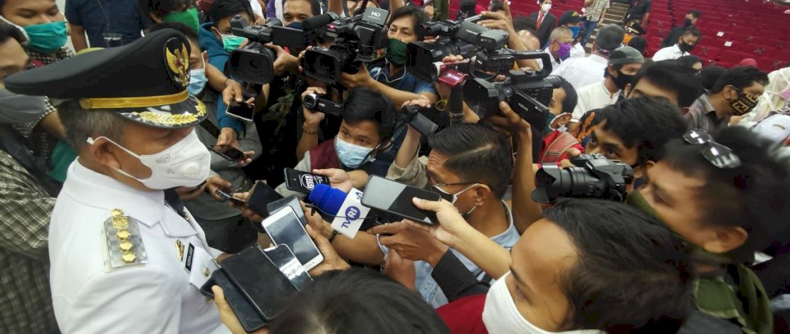 Tak Ada Social Distancing, AJI Makassar Kritik Keras Wawancara PJ Wali Kota Makassar Tak Ada Social Distancing, AJI Makassar Kritik Keras Wawancara PJ Wali Kota Makassar