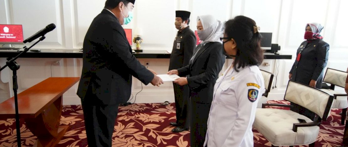 Sekprov Sulsel Kukuhkan Pejabat Administrator dan Pengawas Disdukcapil