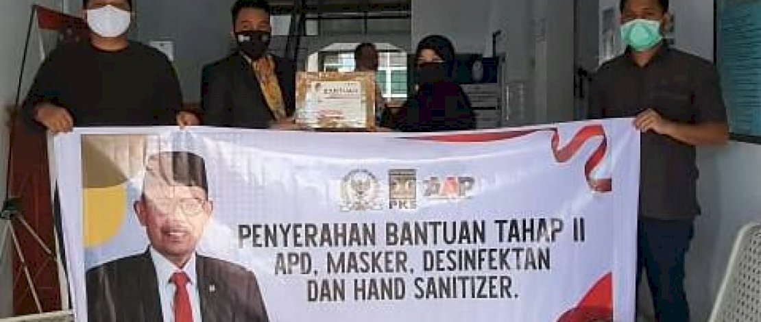 Penyerahan bantuan di RS Salewangang Maros. IST