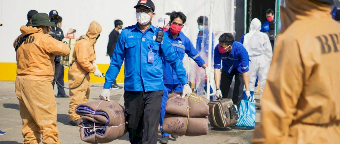 Para WNI dari Malaysia tiba di Pelabuhan Parepare.