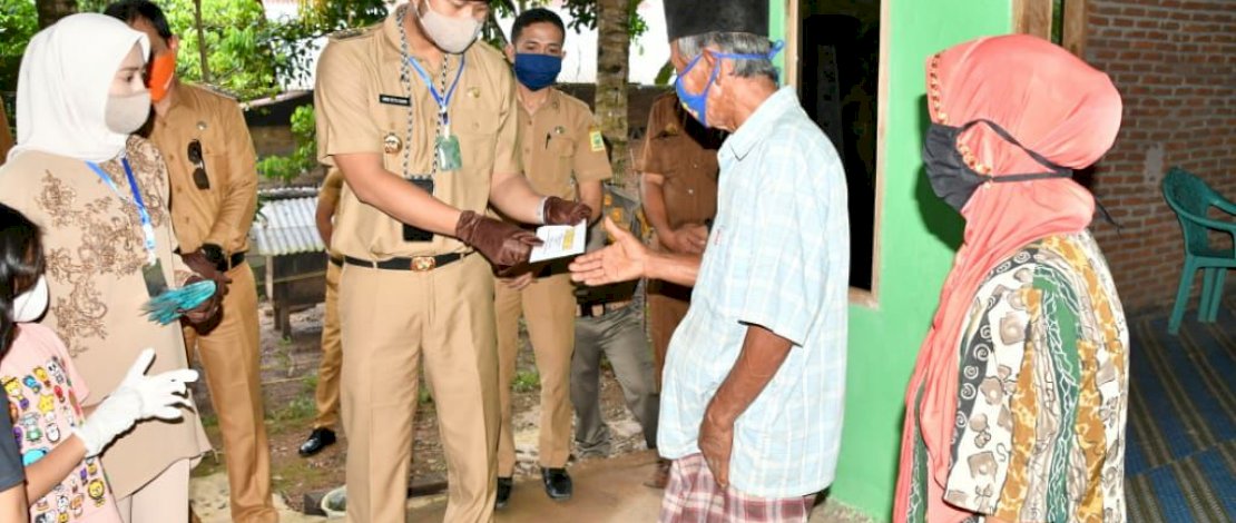 Perdana, Andi Seto Salurkan Bantuan Tunai Penanganan Covid-19 di Sinjai Selatan Perdana, Andi Seto Salurkan Bantuan Tunai Penanganan Covid-19 di Sinjai Selatan