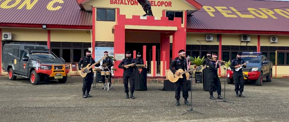 Lawan Corona, Anggota Brimob di Bone Nyanyikan Lagu 'Jangan Mudik'