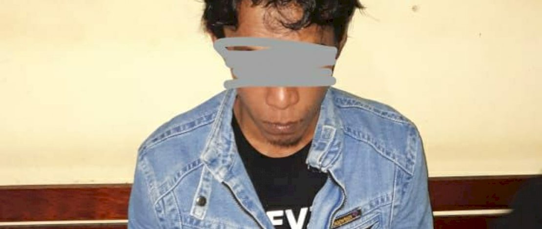 Anwar saat diinterogasi di Mapolres Sinjai. Anwar saat diinterogasi di Mapolres Sinjai.