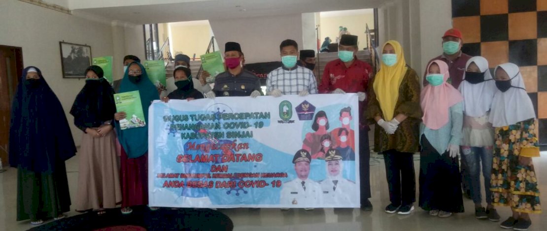 19 Hari Dirawat di Hotel, 3 Pasien Covid-19 di Sinjai Dipulangkan 19 Hari Dirawat di Hotel, 3 Pasien Covid-19 di Sinjai Dipulangkan