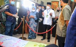Pj Wali Kota Makassar Bersama Istri Melayat ke Rumah Duka Andi Muallim