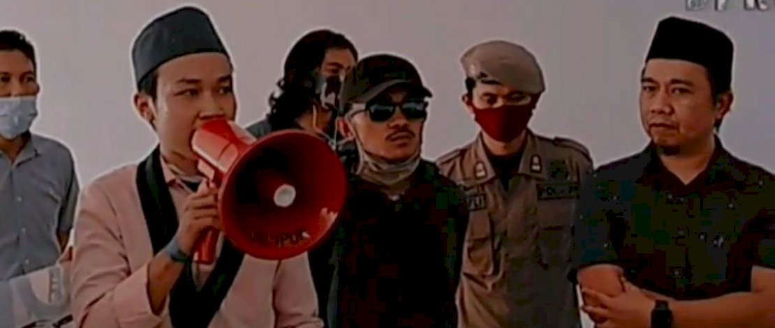 Aksi yang dilakukan HMI Koordinator Tamalate. Aksi yang dilakukan HMI Koordinator Tamalate.
