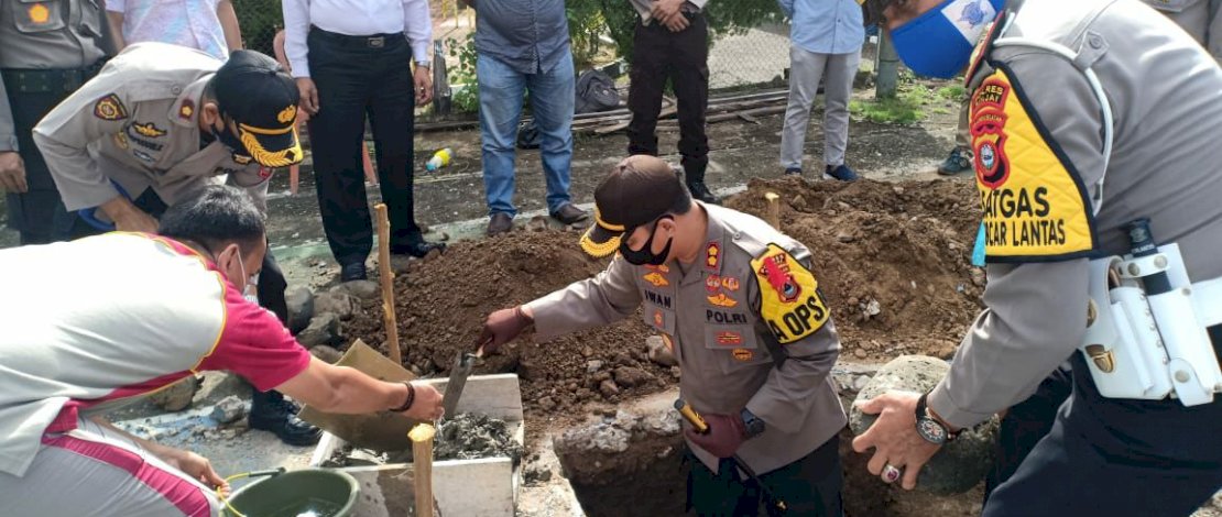  Kapolres Sinjai Lakukan Peletakan Batu Pertama Klinik Kesehatan
