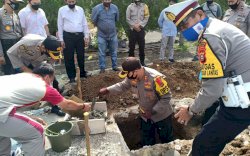  Kapolres Sinjai Lakukan Peletakan Batu Pertama Klinik Kesehatan