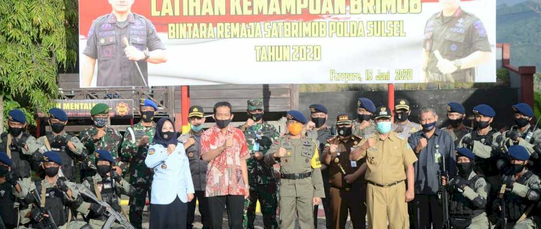 Wakapolda Sulsel Launching 'Bola Ewako' di Parepare