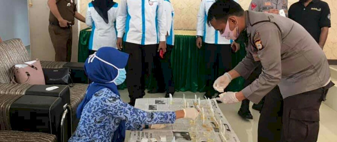 Pegawai Kejari Sinjai Ikuti Tes Urine Mendadak