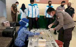 Pegawai Kejari Sinjai Ikuti Tes Urine Mendadak