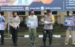 Ditlantas Polda Sulsel Serahkan 150 SIM Gratis kepada Warga