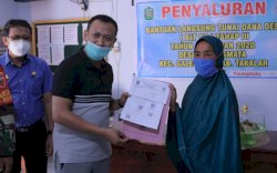 Bupati Takalar Serahkan Bantuan BLT DD di Desa Parangmata