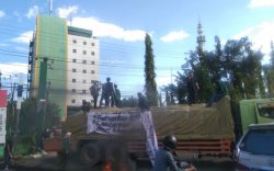 Minta Biaya Kuliah Diturunkan, Mahasiswa UMI Blokade Jalan Urip Sumoharjo