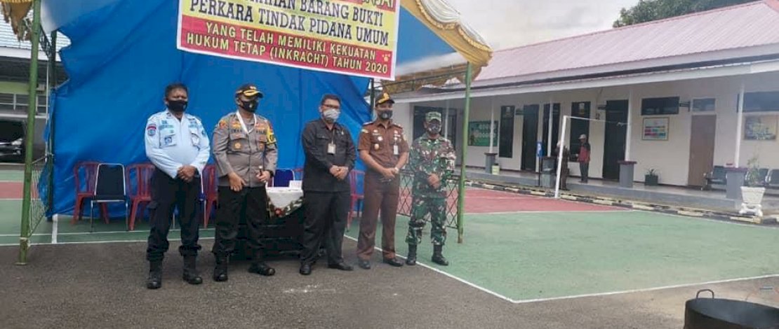 Kejari Sinjai Musnahkan Barang Bukti Sabu hingga HP