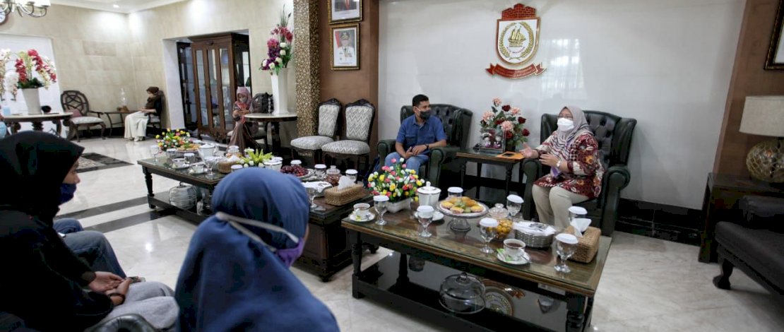 Peduli Anak Pulau Lanjukang, Ketua PKK Makassar Serahkan Buku Pelajaran 