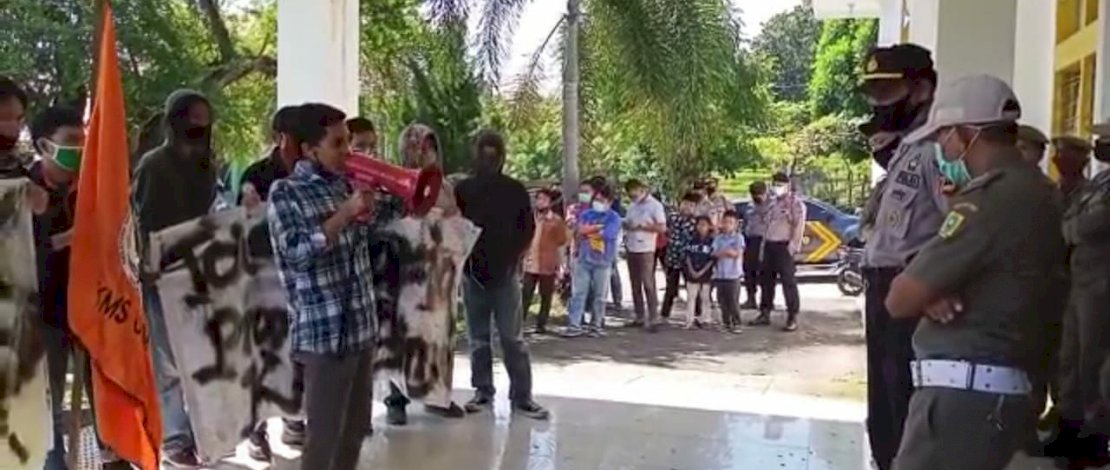 Mahasiswa Sinjai Minta Transparansi Dana Ratusan Miliar Pinjaman Pemda Mahasiswa Sinjai Minta Transparansi Dana Ratusan Miliar Pinjaman Pemda
