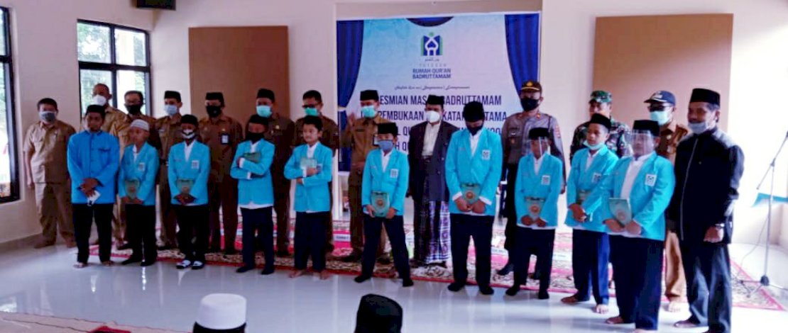 Suasana peresmian Sekolah Tahfidz Quraan di Cina. IST